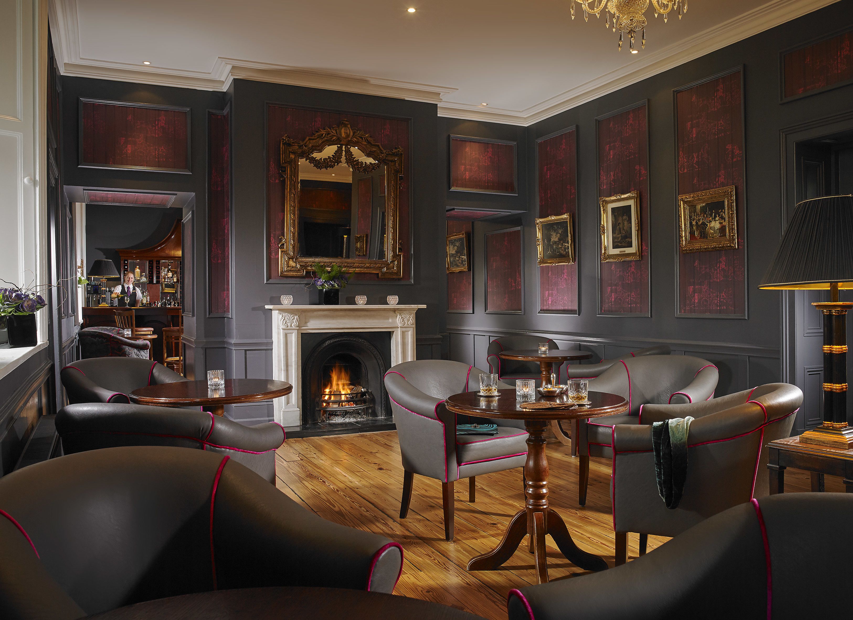 2 bars/lounges, gastropub