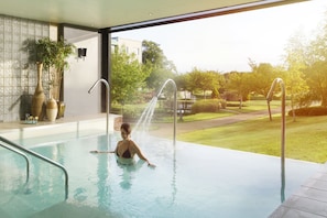 Couples treatment room(s), sauna, steam room, body treatments