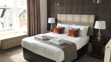 Deluxe Double Room, 1 King Bed | Individually decorated, individually furnished, blackout curtains