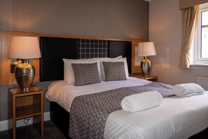 Premium bedding, individually decorated, individually furnished - The Crags Hotel (Callander)