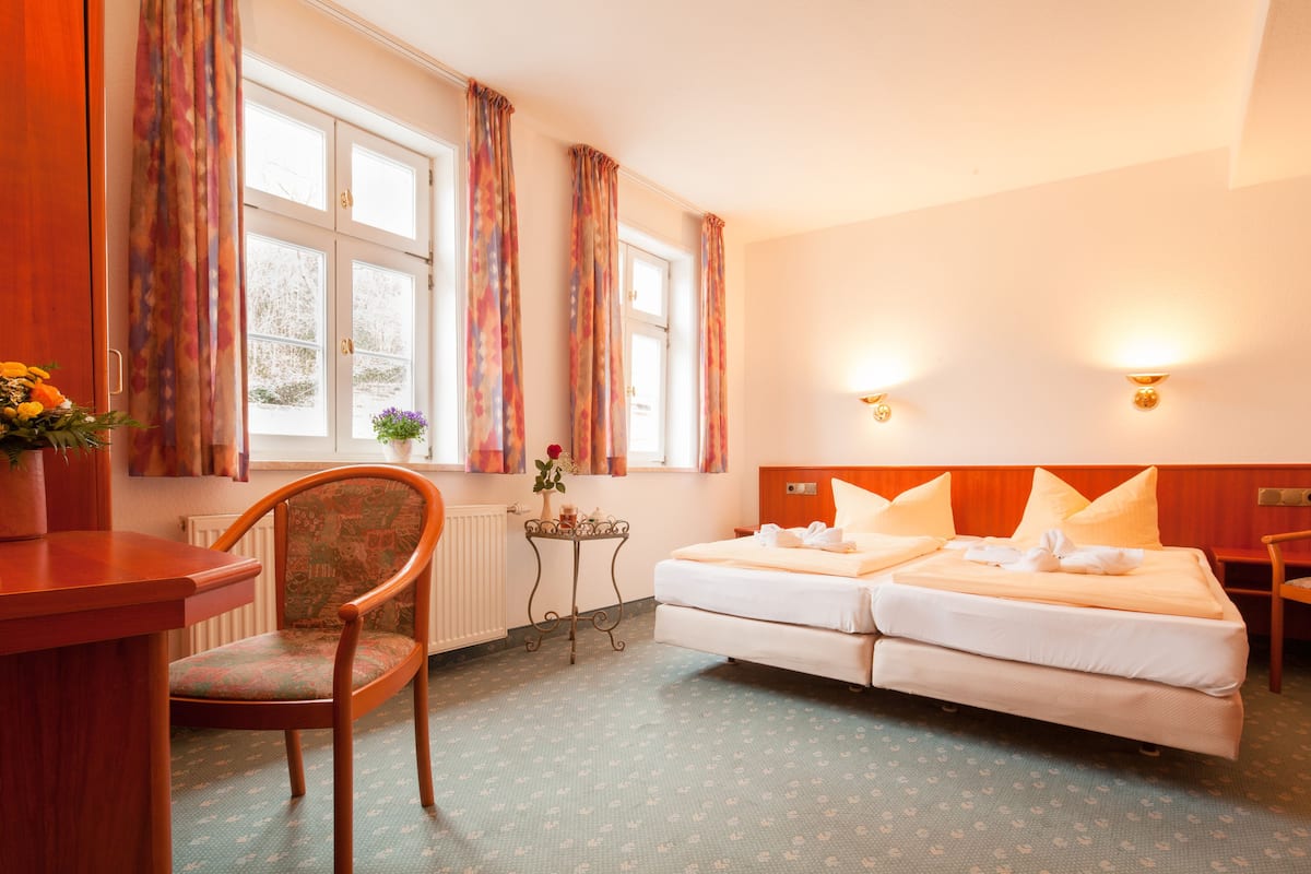 double room | minibar, desk, free wifi, bed sheets