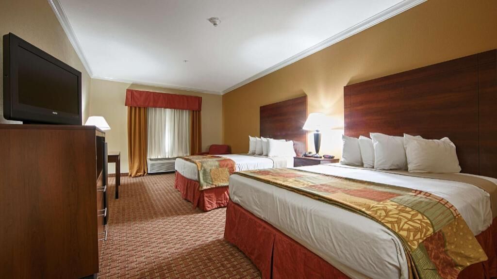 Desk, iron/ironing board, free WiFi, bed sheets