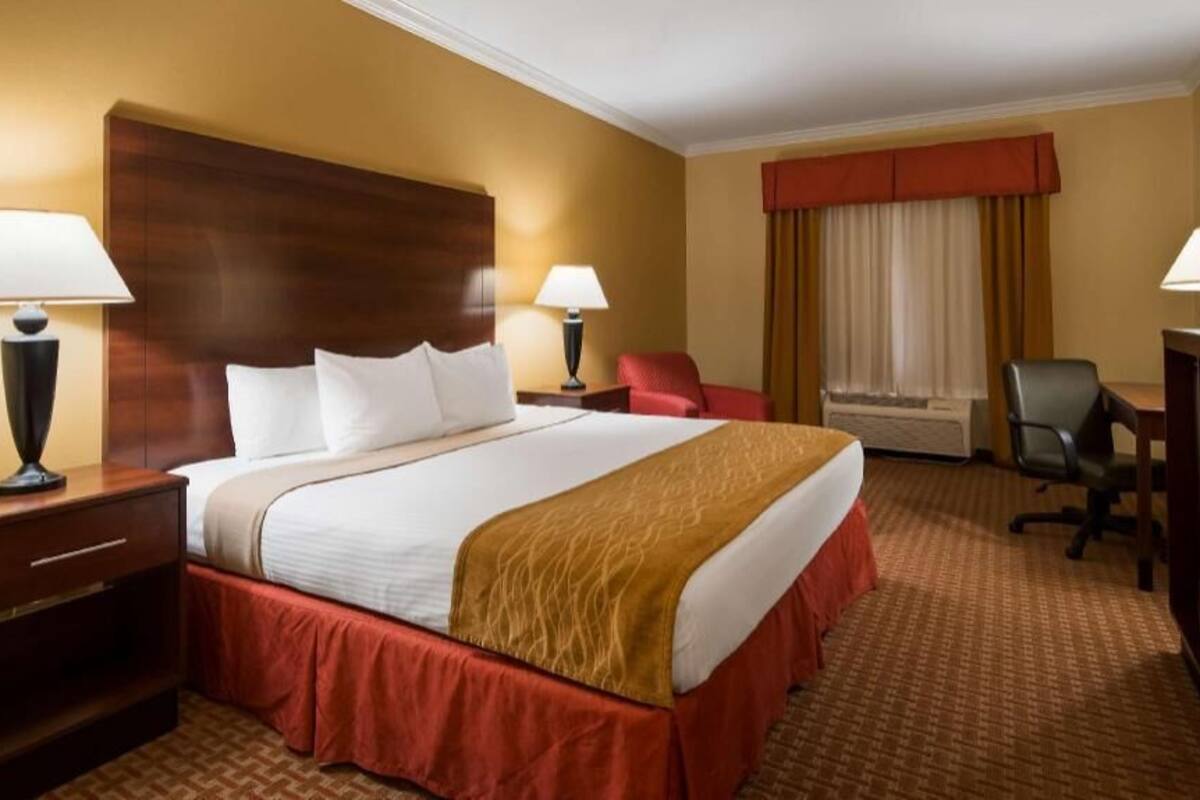 Desk, iron/ironing board, free WiFi, bed sheets