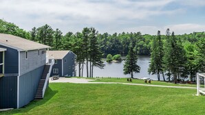 Garden - Beach Cove Waterfront Inn (Boothbay Harbor)