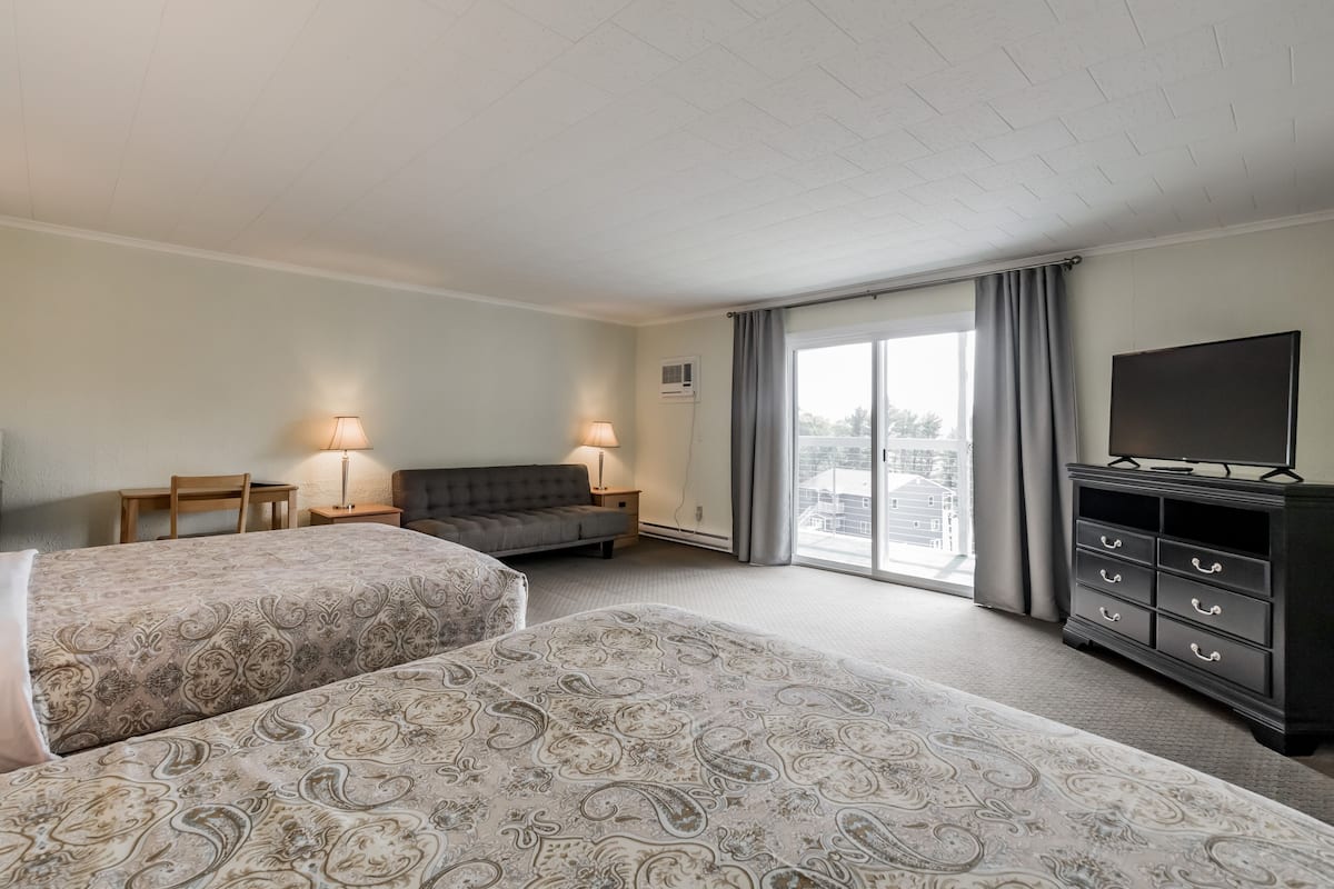 Queen Rooms with Two Queen Beds and Balcony | Wi-Fi gratuit