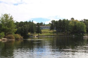 Exterior - Beach Cove Waterfront Inn (Boothbay Harbor)