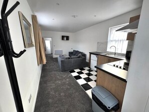 Superior Studio | Desk, iron/ironing board, free WiFi, bed sheets - Park Hotel (Ilford)