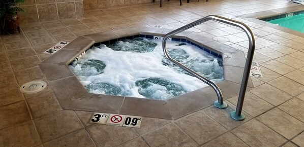 Banyera d'hidromassatge coberta