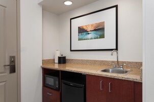 Studio, 1 King Bed with Sofa bed, Non Smoking | Minibar