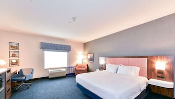 1 kingsize bed, niet-roken, Toegankelijk voor gehandicapten | Een kluis op de kamer, een bureau, verduisterende gordijnen