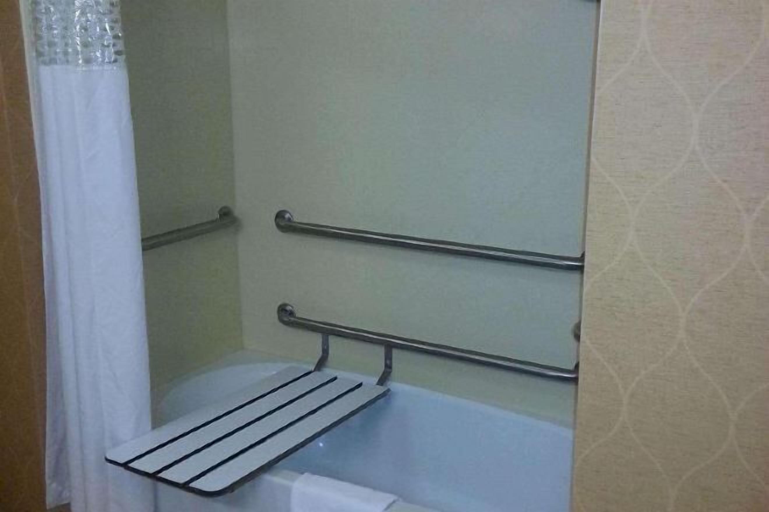 Bad | Toalettartikler (inkludert), hårføner, badekåper og håndklær