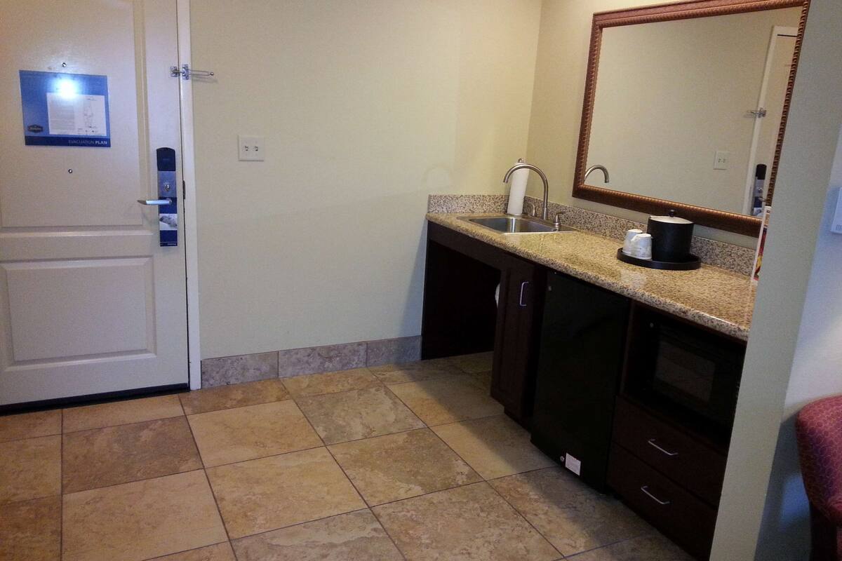 studio, 1 king bed, accessible, non smoking | living area | 50-inch flat-screen tv with cable channels, tv