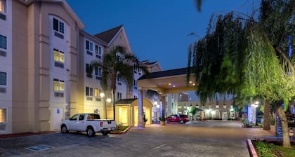 Candlewood Suites LAX Hawthorne by IHG