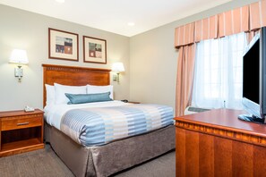 Down duvets, pillow-top beds, in-room safe, individually decorated - Candlewood Suites LAX Hawthorne by IHG (Hawthorne)