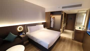 Down comforters, minibar, in-room safe, desk