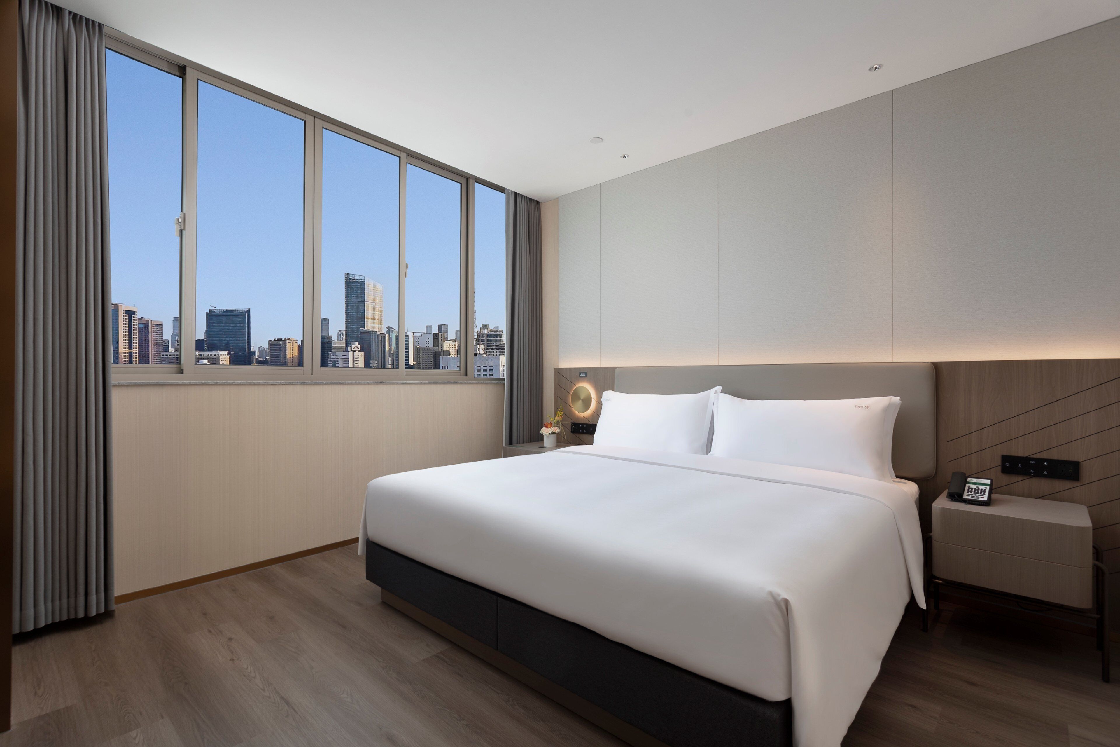 Photo - Holiday Inn Shanghai Jing'an-Shanghai Railway Station Hub Free Laundry Panoramic Gym