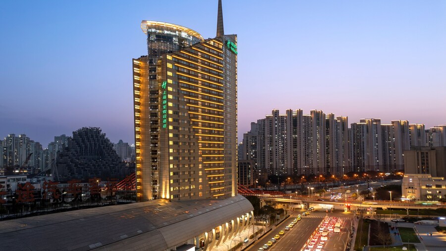 Holiday Inn Shanghai Jing'an by IHG