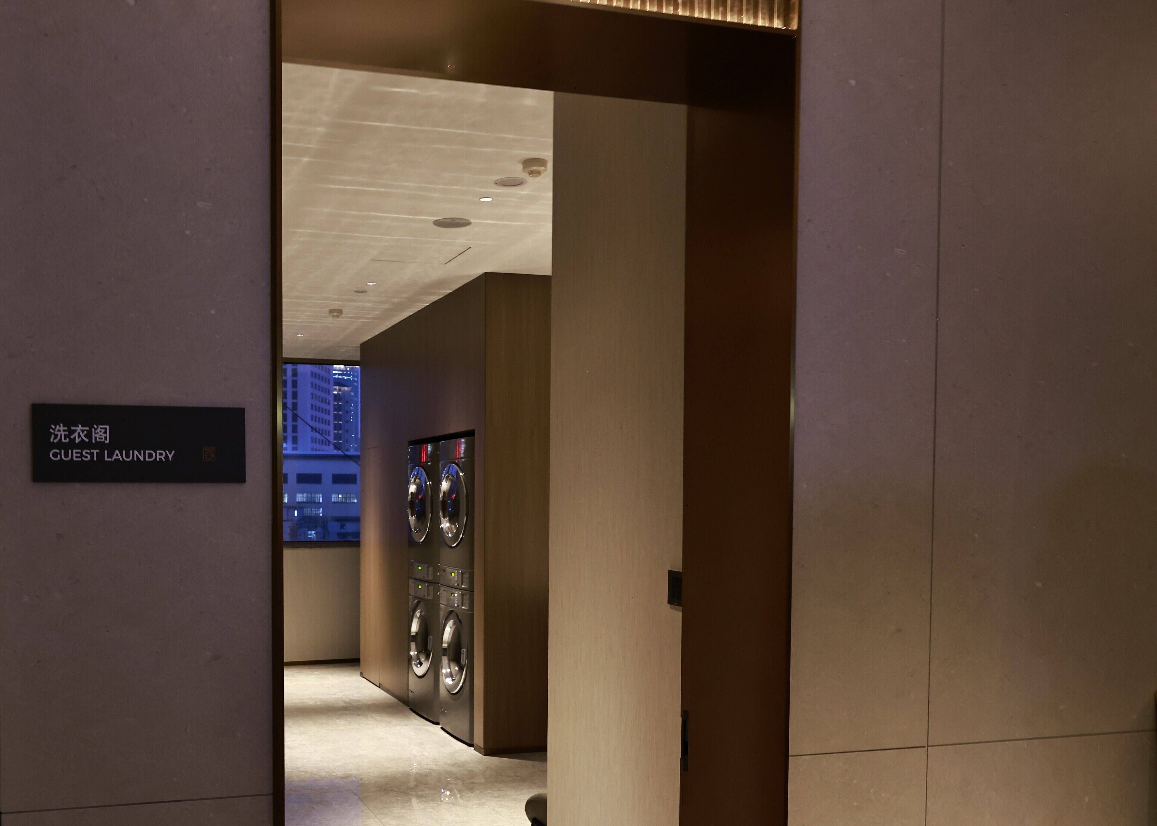 Photo - Holiday Inn Shanghai Jing'an-Shanghai Railway Station Hub Free Laundry Panoramic Gym