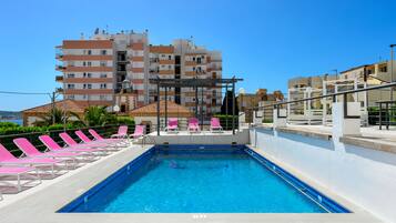 Outdoor pool, pool loungers