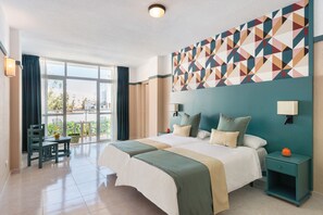 In-room safe, desk, free WiFi