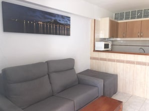 32-inch flat-screen TV with satellite channels, TV - Apartamentos Llevant (Ibiza Town)