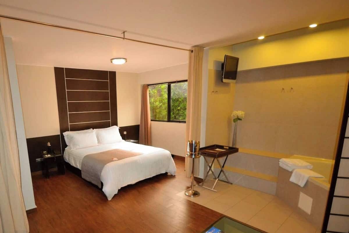 Suite superior | Ropa de cama de alta calidad, edredón y minibar