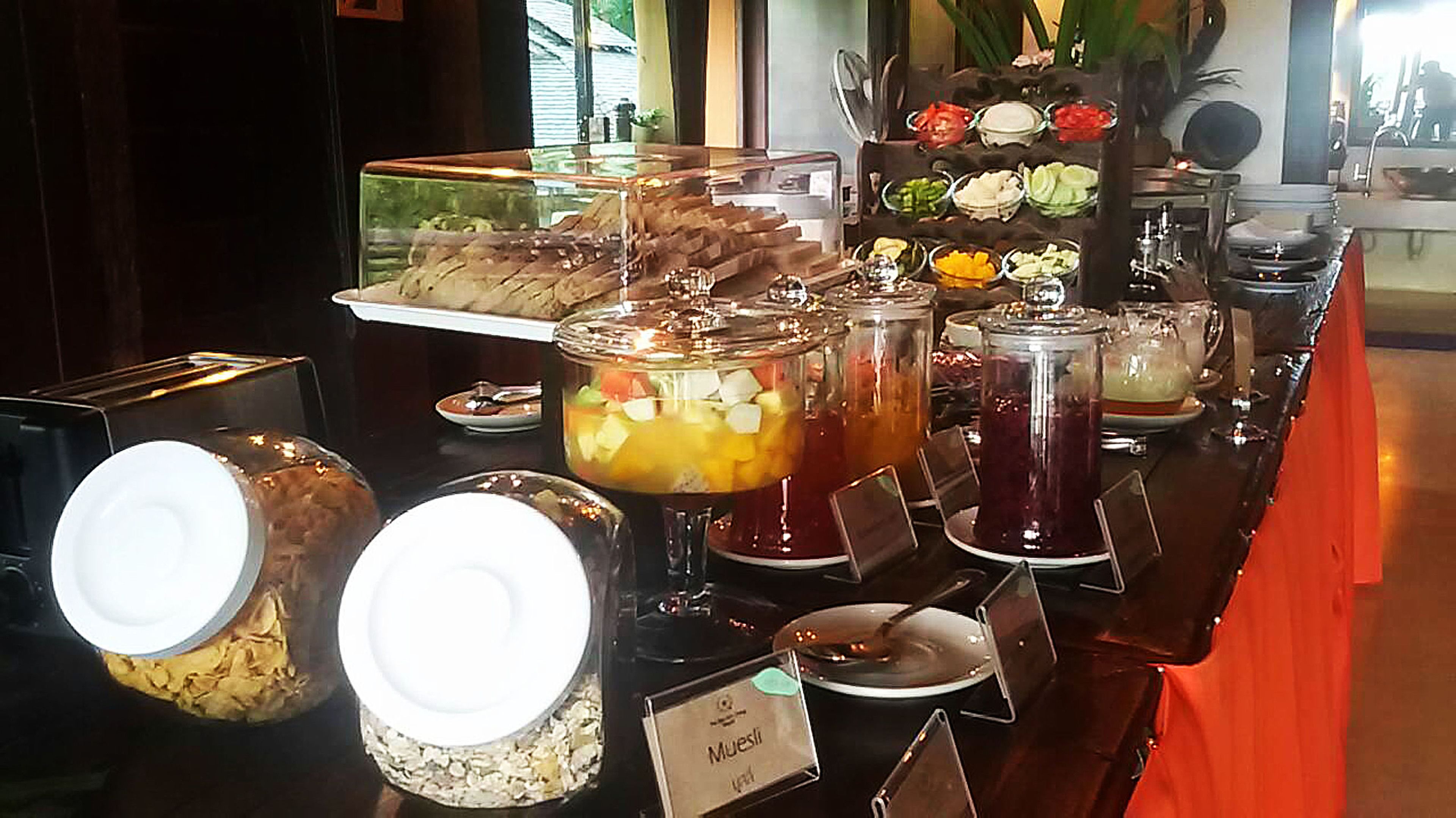 daily cooked-to-order breakfast for a fee