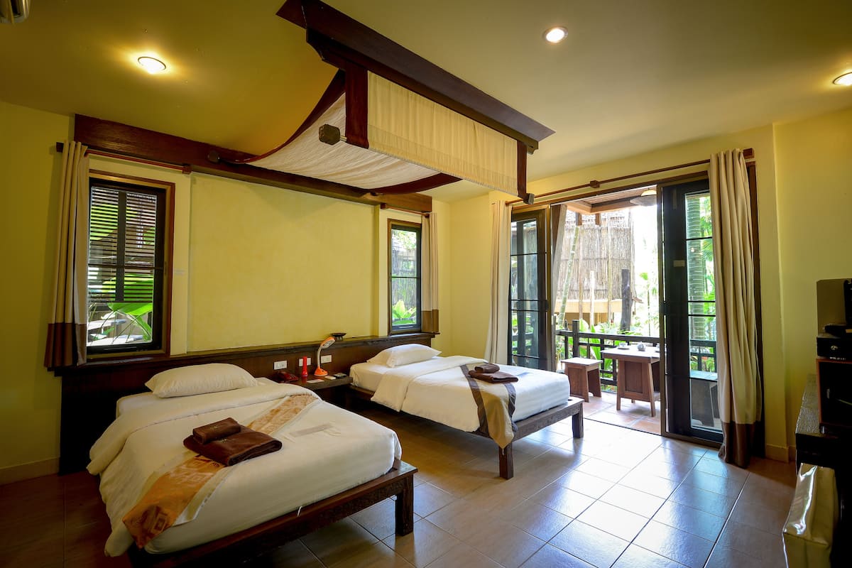 hill cottage twin room | in-room safe, desk, laptop workspace, free wifi