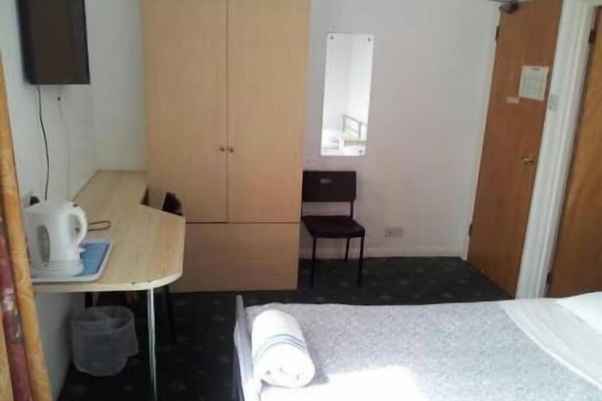 Cribs (free), WiFi (free)