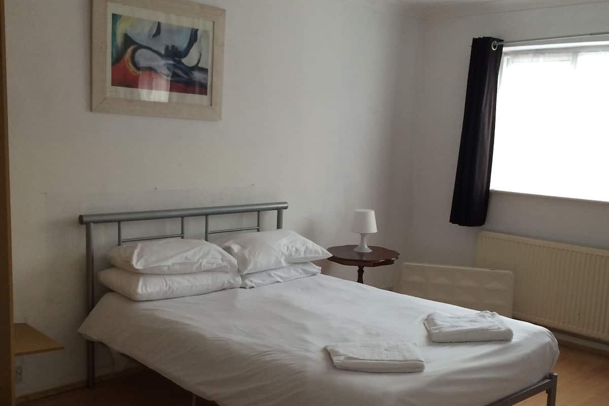 Cribs (free), WiFi (free)