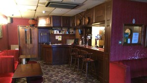 Bar (on property) - Lindal Hotel (Harrow)