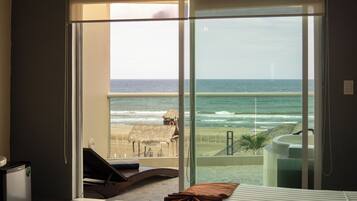 Grand-sviitti, valtamerinäköala | Tallelokero huoneessa, yksilöllisesti kalustettu