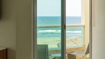 Seniorisviitti | Tallelokero huoneessa, yksilöllisesti kalustettu