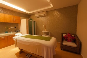 Salle de soins pour les couples, sauna, spa, bain de vapeur