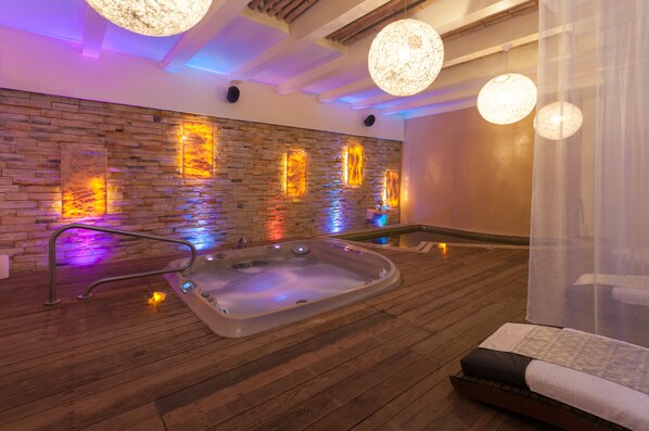Salle de soins pour les couples, sauna, spa, bain de vapeur