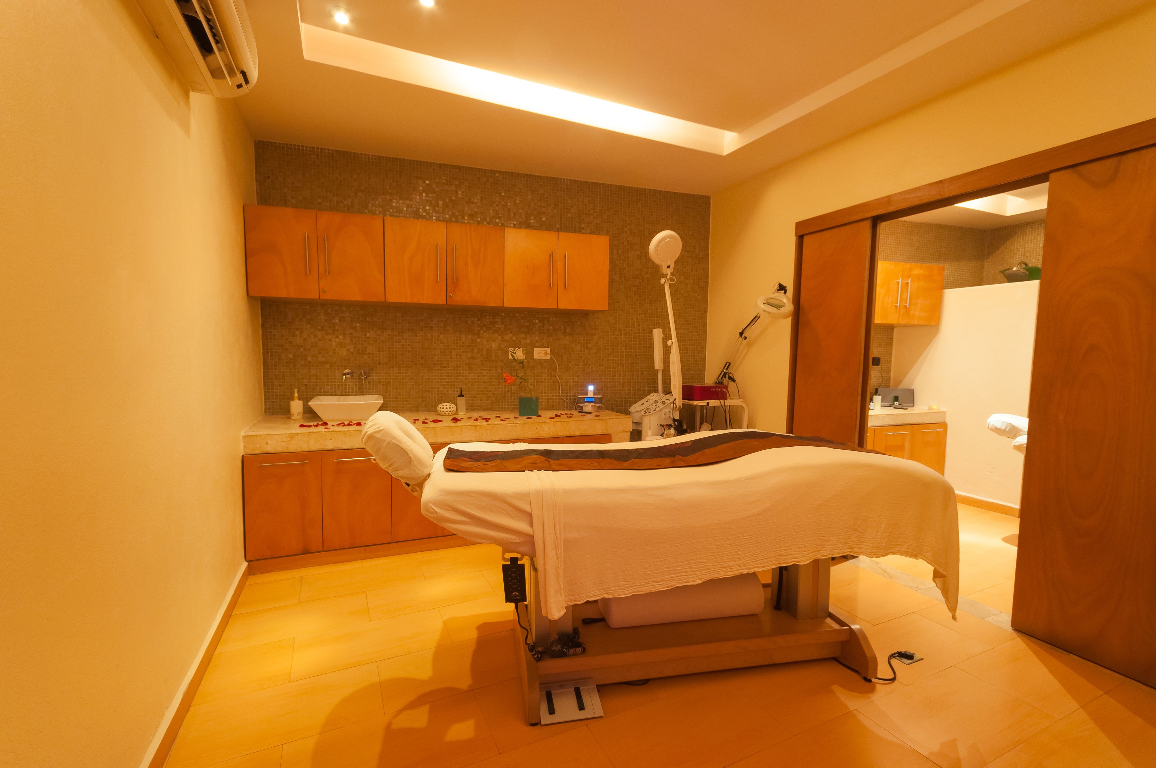 커플 트리트먼트룸, 사우나, 온수 욕조, 스팀룸, 전신 트리트먼트, 수치료