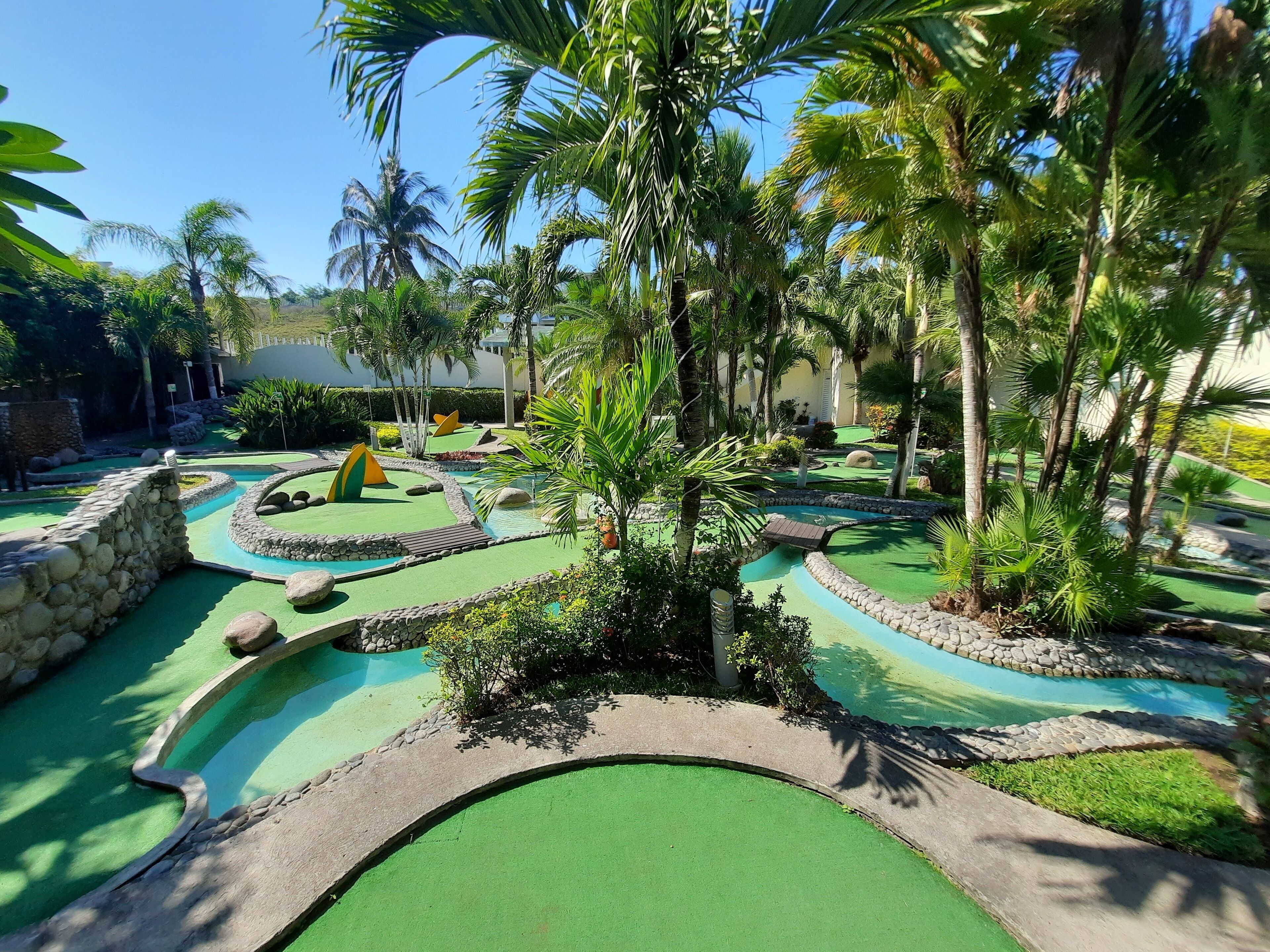 Mini-golf