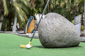 Mini-golf