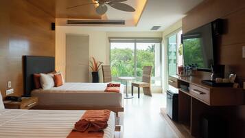 Suite Elite | Caja de seguridad en la habitación y muebles diferentes