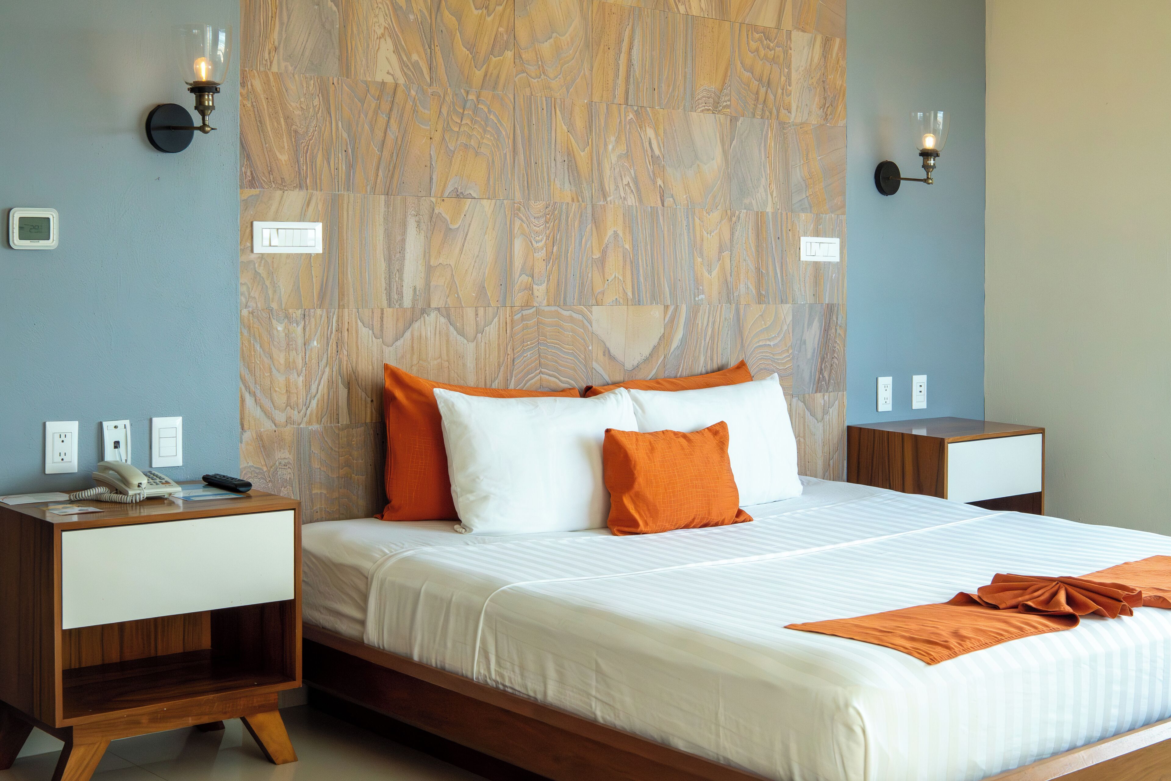 Senior Suite | In-room safe, individually furnished, laptop workspace, blackout drapes