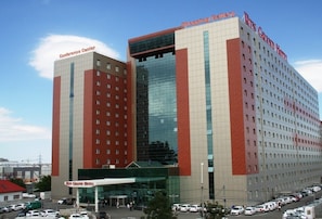 Vista frontal de la propiedad
