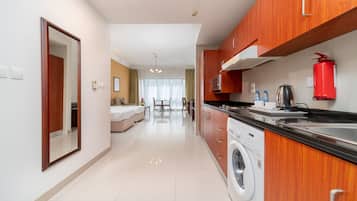 Full-size fridge, microwave, stovetop, coffee/tea maker