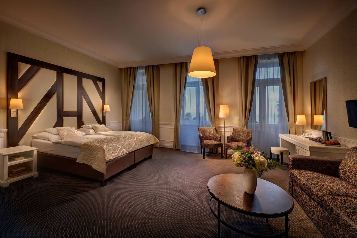 Deluxe Double Room | Minibar, in-room safe, desk, cots/infant beds