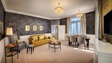 Leilighet | Minibar, safe på rommet, skrivebord og barnesenger