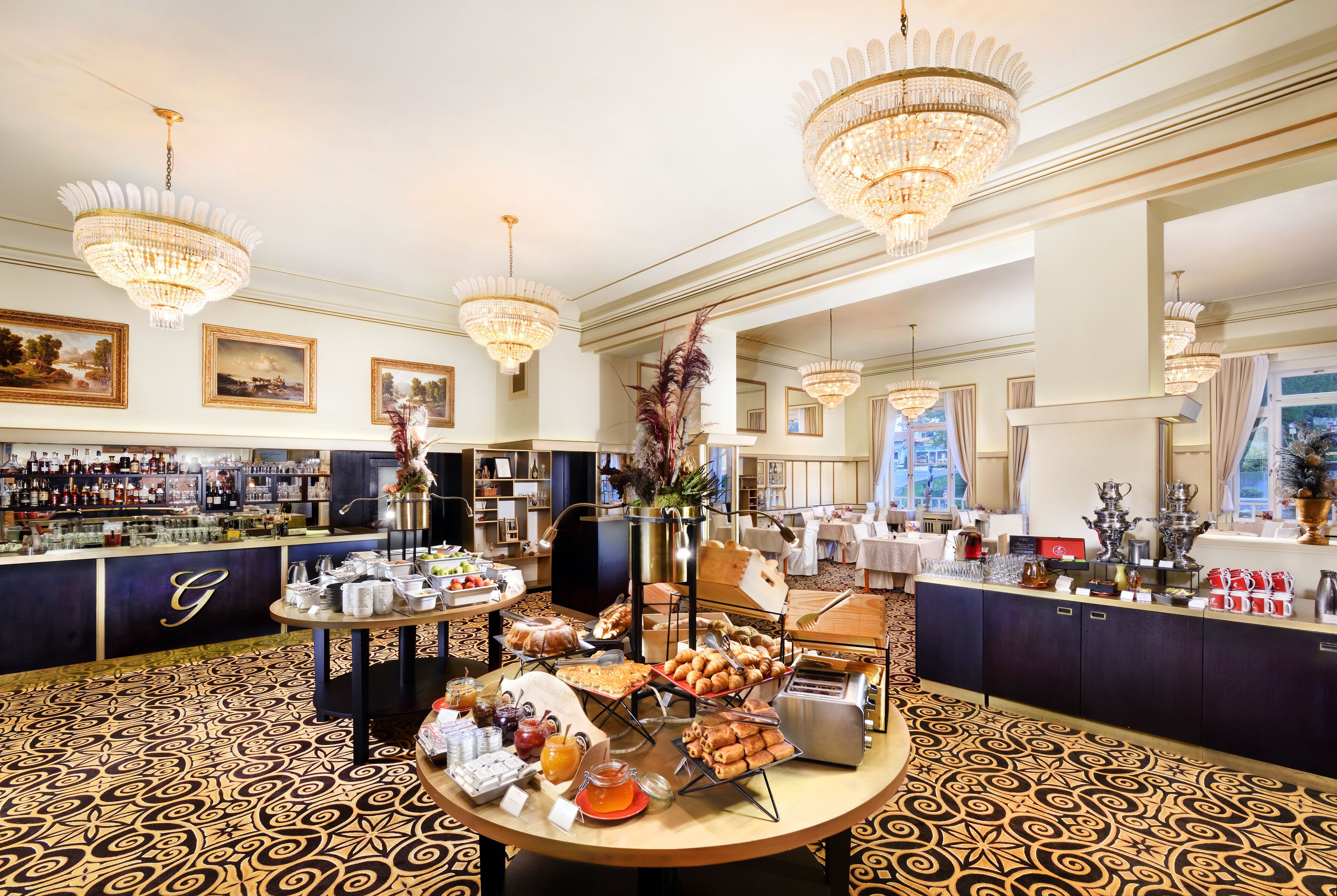 Petit déjeuner buffet (12 EUR par personne)