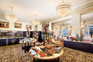 Morgenmadsbuffet hver dag (12 EUR pr. person)