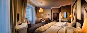 Minibar, coffres-forts dans les chambres, bureau