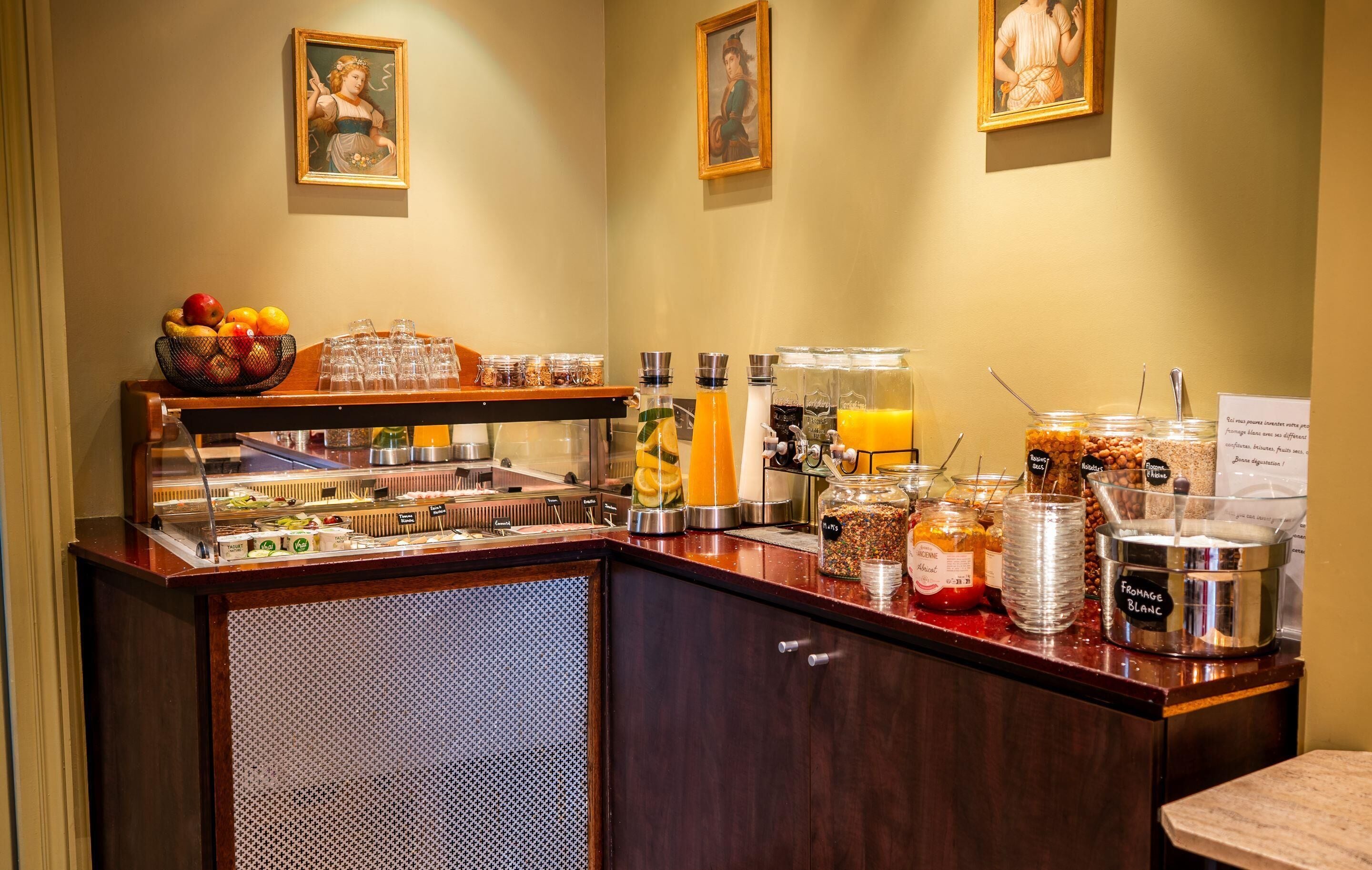 Photo - Hotel de L'Empereur by Malone