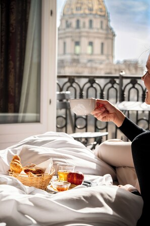 Standard Double Room | In-room safe, desk, soundproofing, free WiFi - Hotel de L'Empereur - Malone Hotels (Paris)