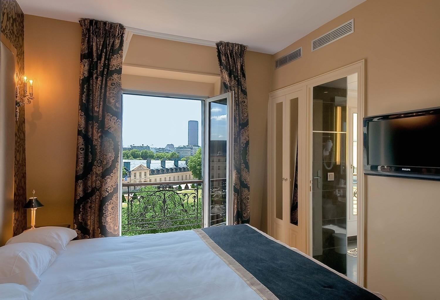 in-room safe, desk, soundproofing, free wifi